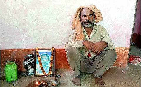 मृत रामप्यारी के पति अर्जुन सहरिया [फोटो साभार- सतीश भारतीय]