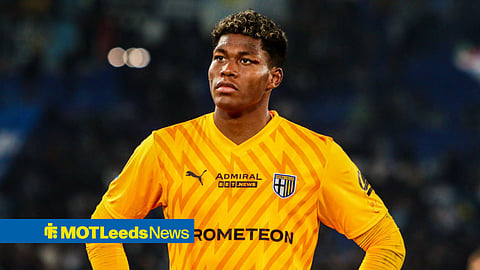 Zion Suzuki in action for Parma