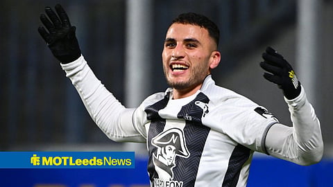 Yacine Titraoui celebrating for Sporting Charleroi