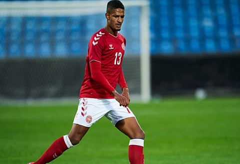 Report: Leeds look to hijack West Ham move for towering £1.2m CB, announcement expected in days