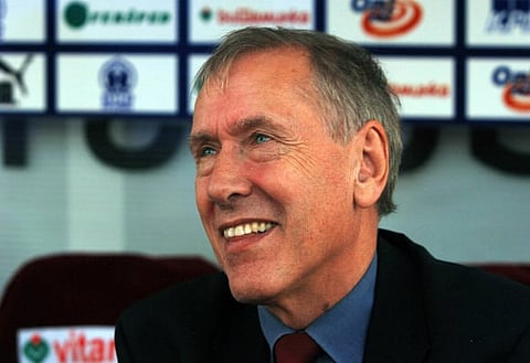 Martin Tyler gives Leeds bizarre shoutout during Manchester Derby
