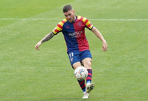 Javi Galan ready to sign for Leeds United, Huesca left-back has already packed his bags