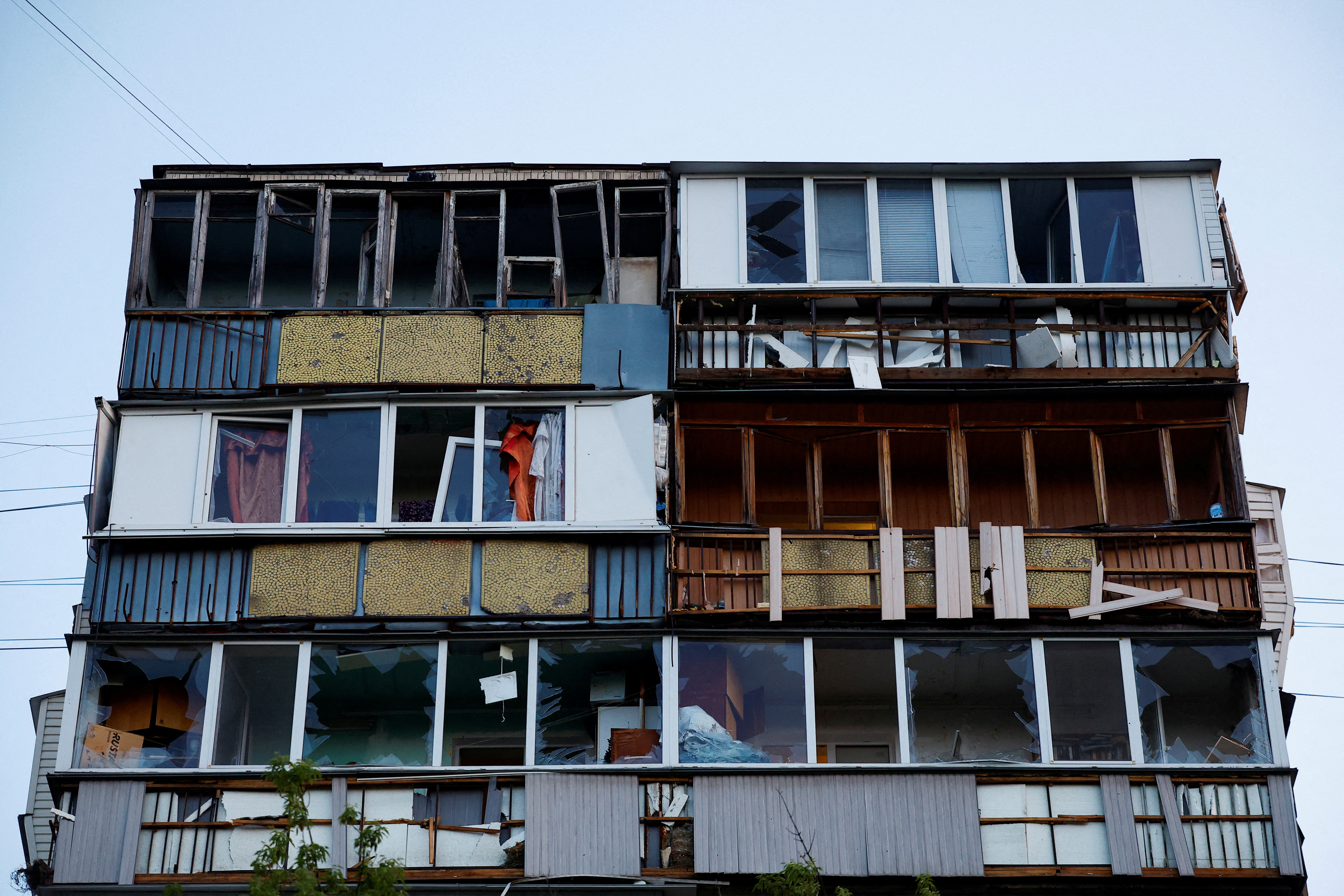 A view of a residential building damaged in a Russian missile strike, amid Russia’s attack on Ukraine, in Kyiv, Ukraine June 1, 2023. 