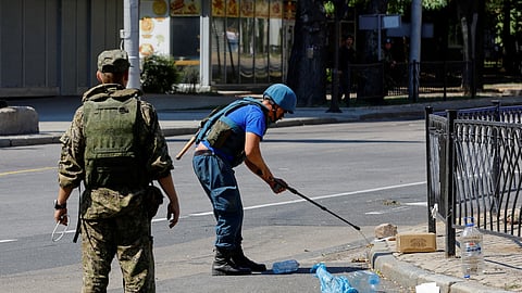 FILE PHOTO: Combat engineers of pro-Russian troops demine PMF-1 Lepestok anti-personnel landmines in a street in the course of Ukraine-Russia conflict in Donetsk, Ukraine July 31, 2022. 