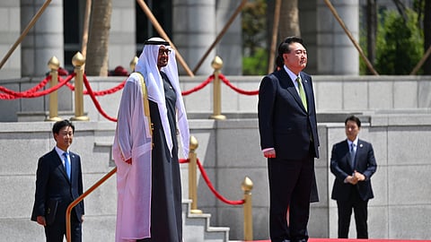 United Arab Emirates President Sheikh Mohamed bin Zayed Al Nahyan (L) and South Korean President Yoon Suk Yeol (R) attend at a welcoming ceremony at the Presidential Office in Seoul on May 29, 2024. 
