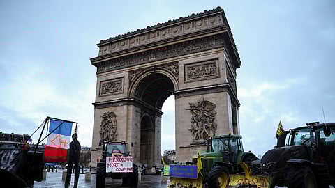 Tractors are parked in front of the Arc de Triomphe as French farmers protest against the government's handling of the EU-Mercosur free trade agreement and the handling of the lumpy skin disease outbreak, in Paris, France January 8, 2026.