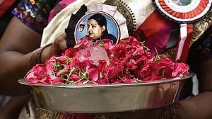 Update: Tamil Nadu CM J Jayalalithaa remains “very critical”