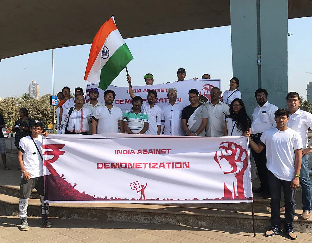 Thousands join ‘India Against Demonetization’ social media crusade