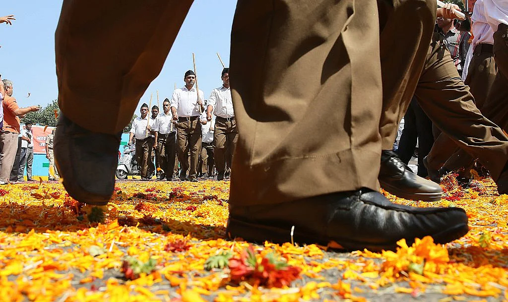 

It takes two to ‘Tango’: Modi & RSS matching steps to perfection