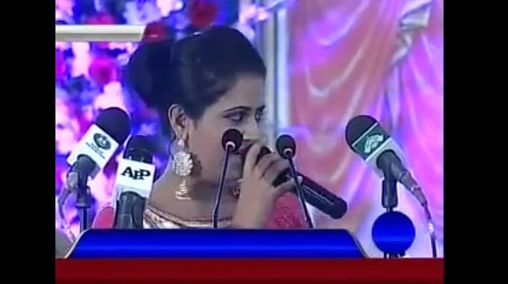 WATCH: A rendition of Gayatri Mantra on Holi, in Pakistan