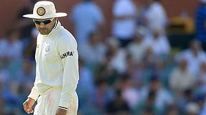 TV channels milk the Sehwag-Latif war of words