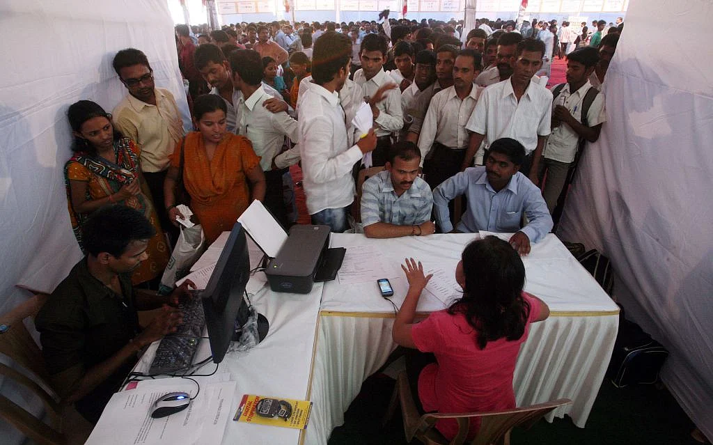 How fake employment rackets con you?  