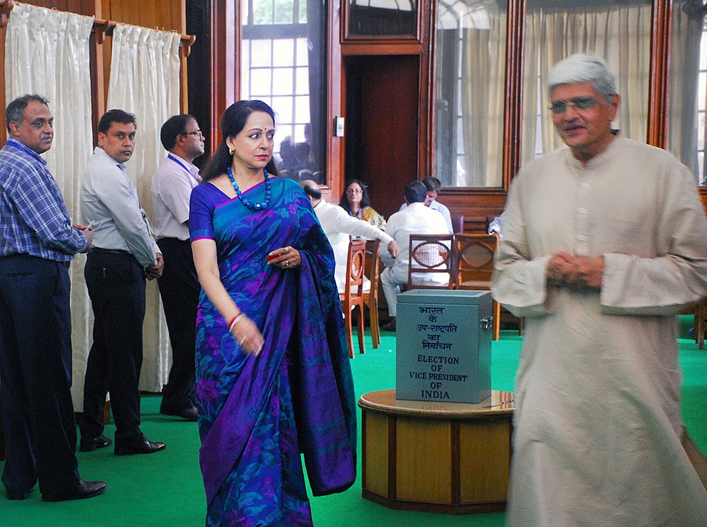When Hema Malini failed to recognise Gopalkrishna Gandhi