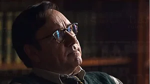 Entertainment: Kevin Spacey apologises after being accused of sexual assault