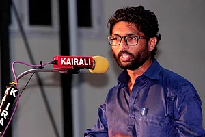 Non-bailable warrant issued against Jignesh Mevani