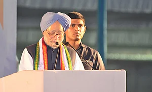 Manmohan slams note ban, GST; asks PM to find ‘more dignified ways’ to seek votes