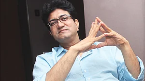 Prashoon Joshi bows to Karni Sena, to skip JLF