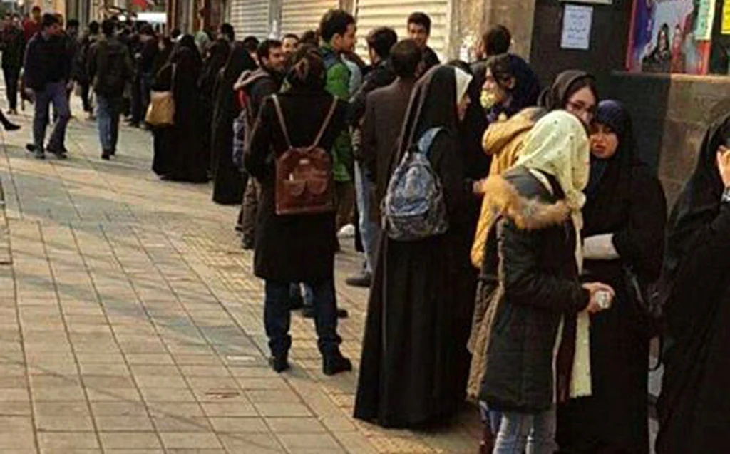 Iranians queueing up for Amirkhani’s new book raises hope for book lovers