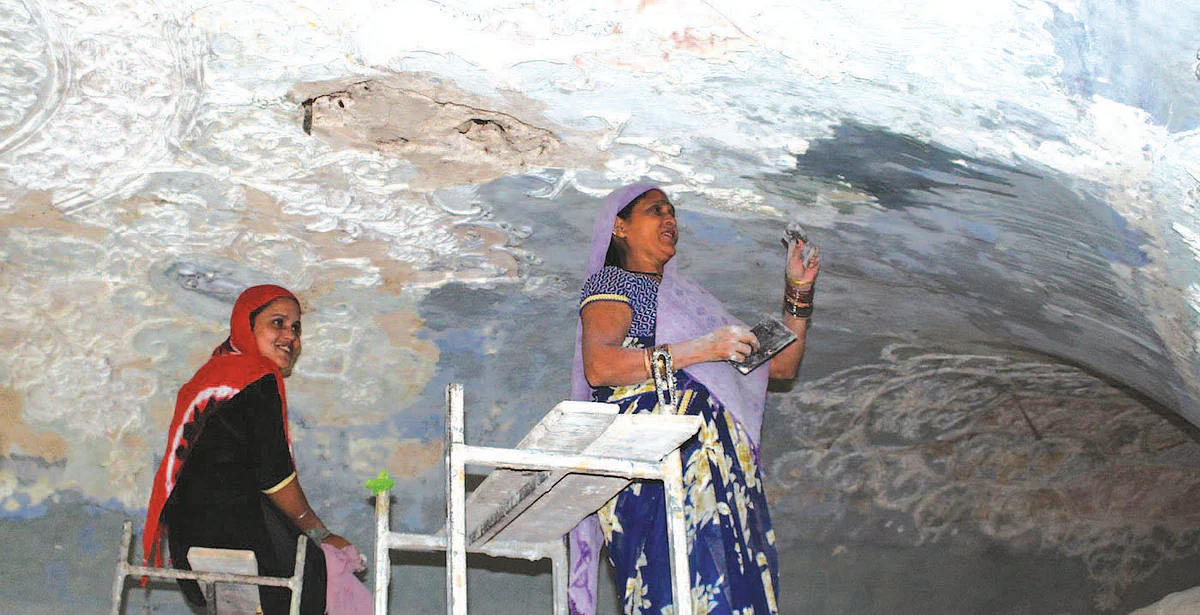  Sangeeta scrapes a living at 25 feet  