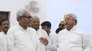 Lalu Yadav: “Nitish Kumar is finished, BJP set Bihar ablaze”