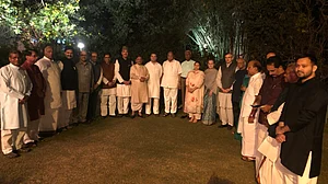 Sonia Gandhi’s dinner diplomacy: Opposition turns up in strength
