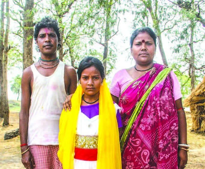  Possessed by his art, a Bahurupi transforms  