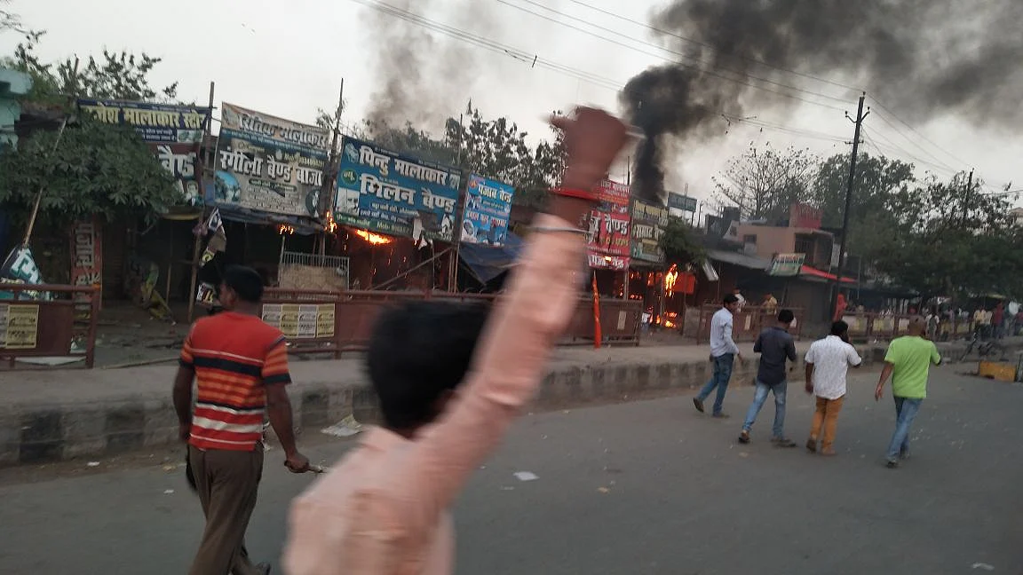 Violence in Aurangabad, Bihar even after imposition of Section 144