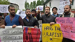 Mehbooba rebukes protesting lawyers, promises justice for Kathua rape victim