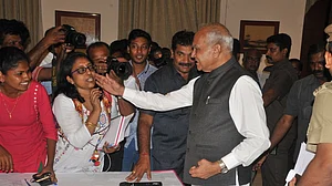 Tamil Nadu Governor Banwarilal Purohit apologises to journalist