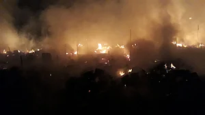 Fire razes Rohingya camp in New Delhi