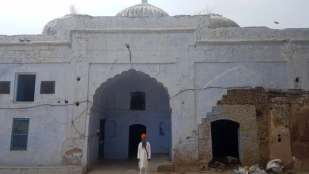 In Fatehgarh Sahib, Sikh gurdwara priest looks after old mosque as well