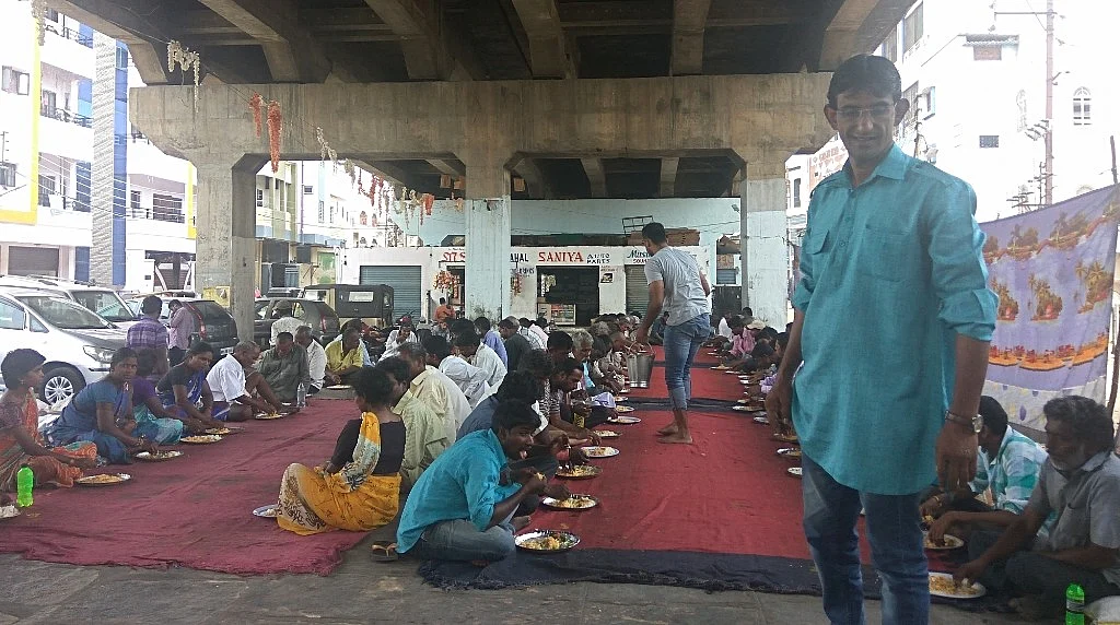“Hunger has no religion”:  Azhar Maqsusi feeds Hyderabad’s homeless