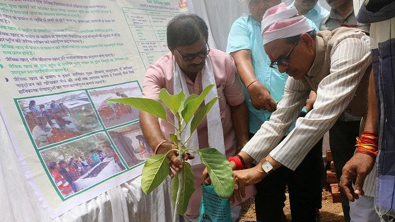 Photo courtesy: Twitter.com/ChouhanShivraj