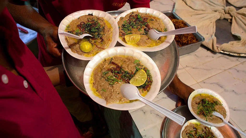 Ramzan is the best time for a plate of  delicious Hyderabadi haleem