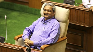 Critically-ill Parrikar has been clearing files via email: Goa Congress