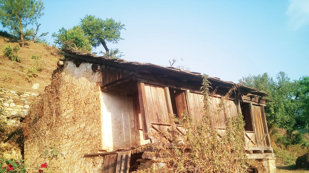 Why are people migrating from Uttarakhand?