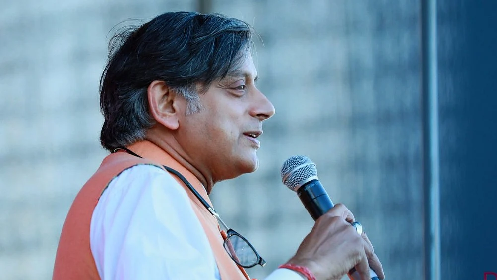 Twitter/@ShashiTharoor