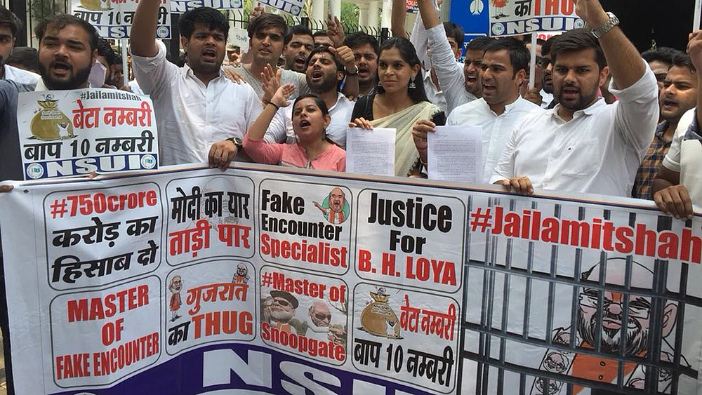 NSUI activists sloganeering against BJP President Amit Shah at Parliament Street Police Station in New Delhi