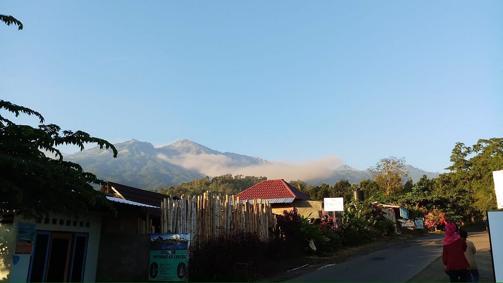 10 killed as deadly earthquake strikes Indonesia’s Lombok island