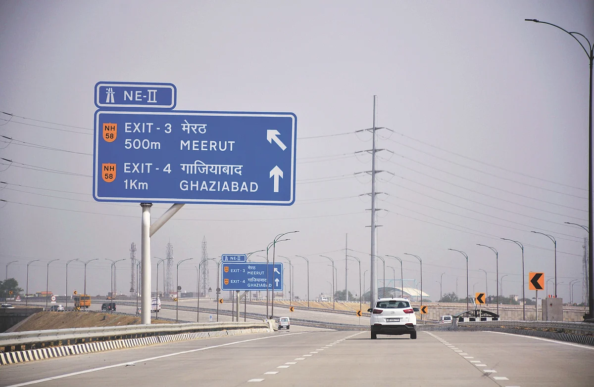 Eastern Expressway: Modi and Akhilesh Yadav vie for credit      