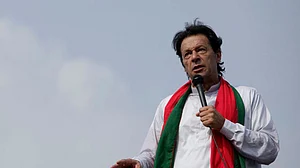 Will Pakistan elect Imran Khan as its new Prime Minister today?