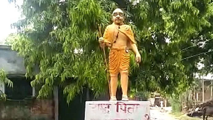 Mahatma Gandhi statue painted  saffron in Yogi’s UP; probe ordered
