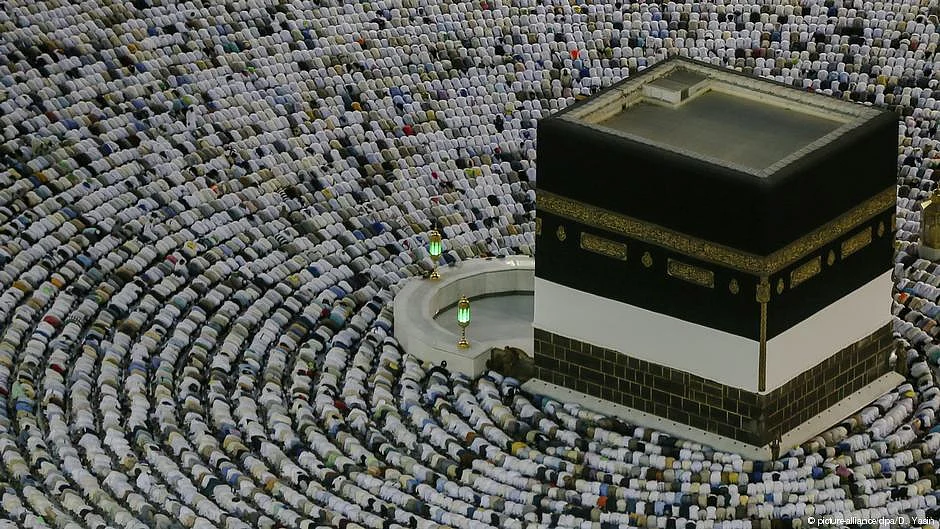 Hajj begins amid political and economic tensions