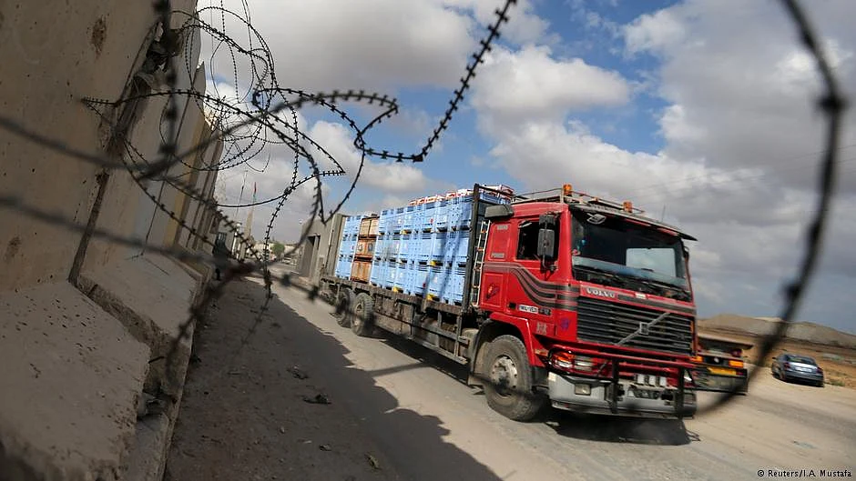 Israel reopens only commercial goods crossing into Gaza Strip