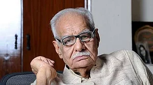 Veteran journalist Kuldip Nayar passes away, tributes pour in