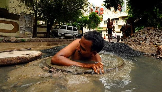Delhi unable to stop manual scavenging 