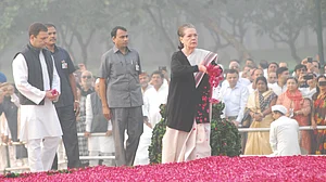 Manmohan, Sonia, Rahul pay tribute to Indira Gandhi