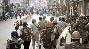 Six injured in Varanasi clash