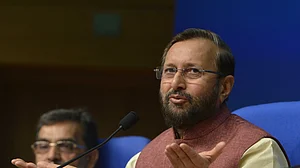 AMU row: 12,00 Kashmiri students threaten to quit, J&K Guv speaks to Javadekar