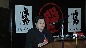 Pakistan’s revolutionary poet Habib Jalib’s daughter turns taxi driver to survive
